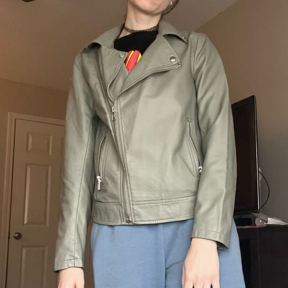 🥦 Green Pleather Jacket - Picture 2 of 8